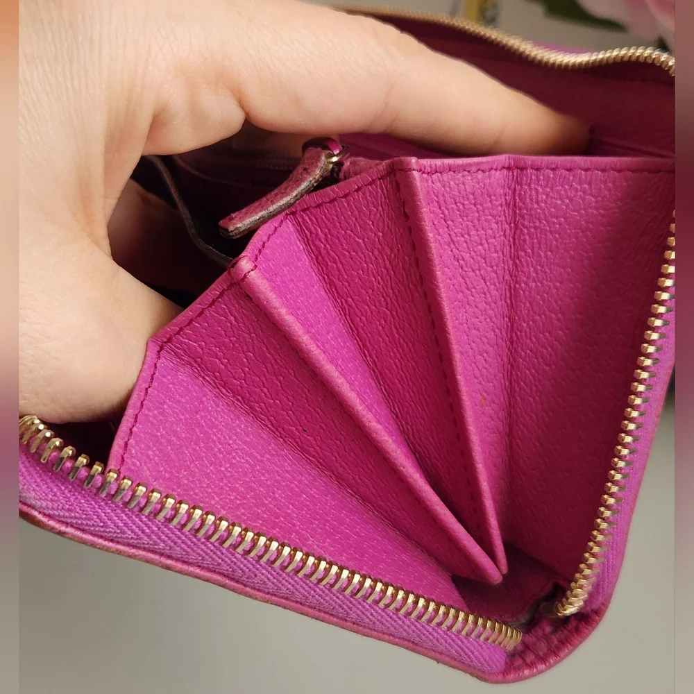 GUCCI GG Logo Canvas Zip Around Wallet - Picture 9 of 14
